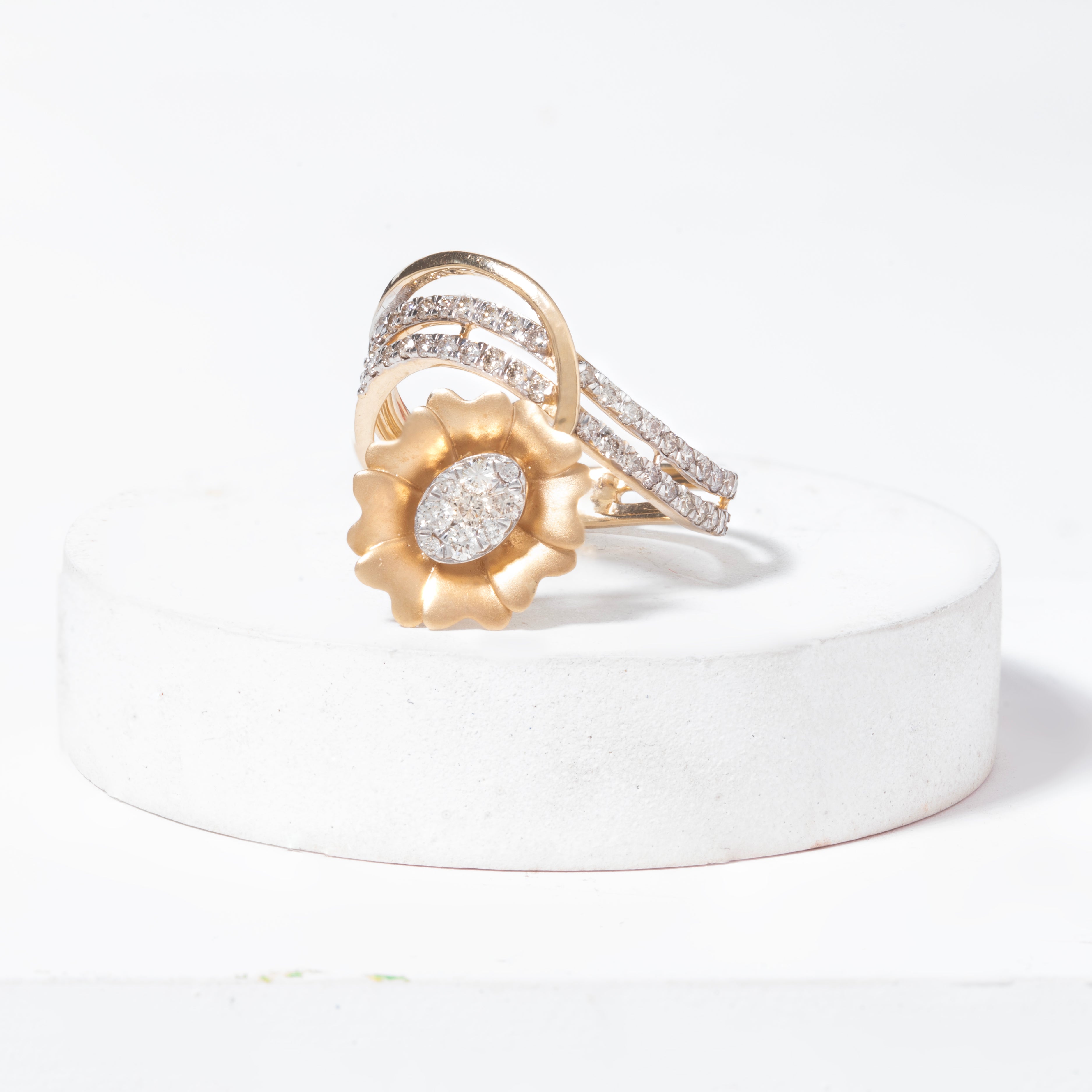 Oval Illusion Flower Diamond Ring